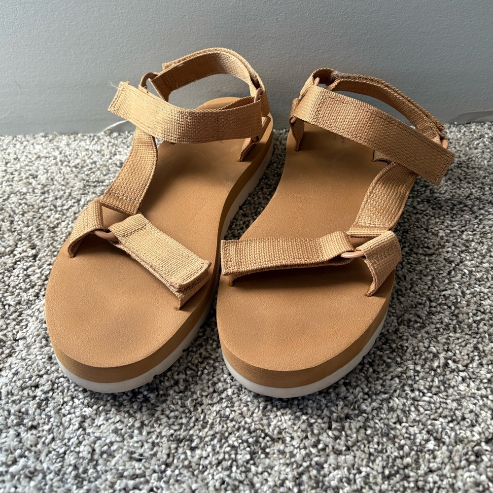 Universal Threads Women’s Sandal